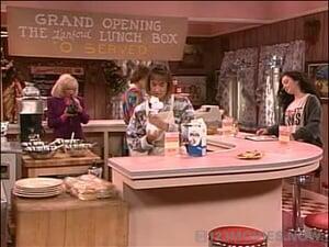 Roseanne Season 5 Episode 9